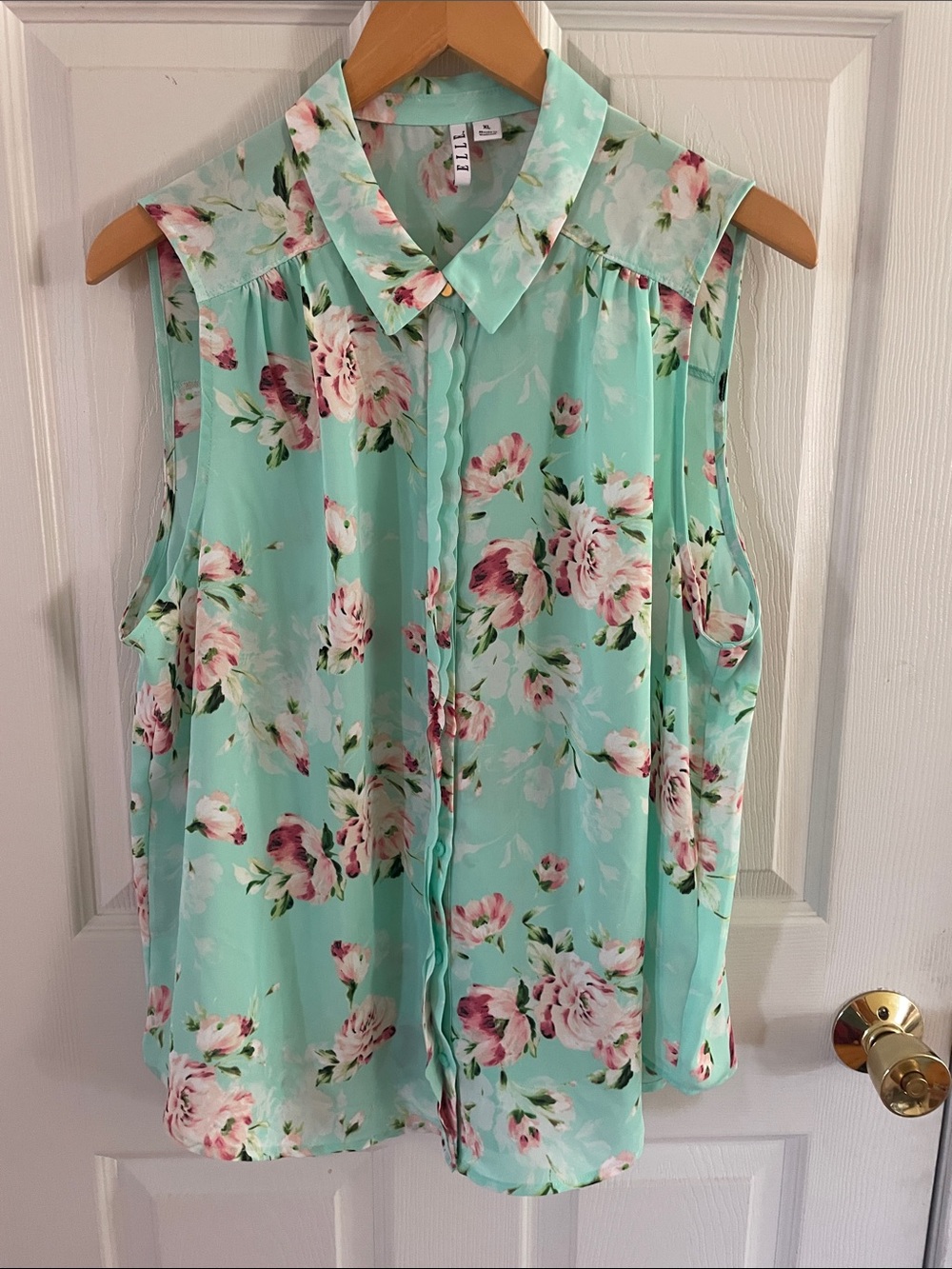 Elle Mint Floral Sleeveless Button-Front Blouse